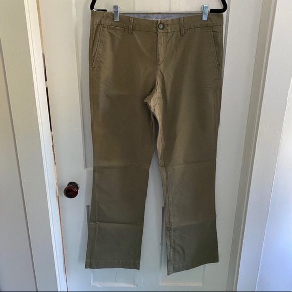 Banana Republic Weekend Chino - Picture 2 of 10